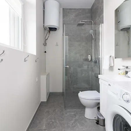 Woodside Apartment, By Cohost *