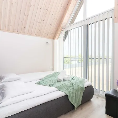 Woodside Apartment, By Cohost Palanga