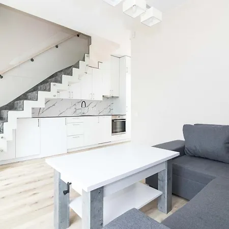 Woodside Apartment, By Cohost Palanga