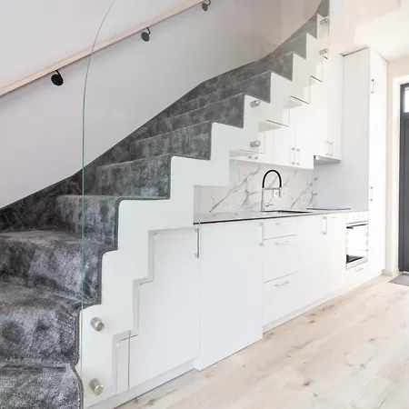 Woodside Apartment, By Cohost Apartment