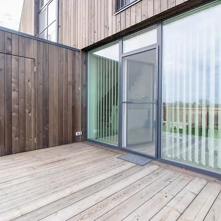 Woodside Apartment, By Cohost * Palanga
